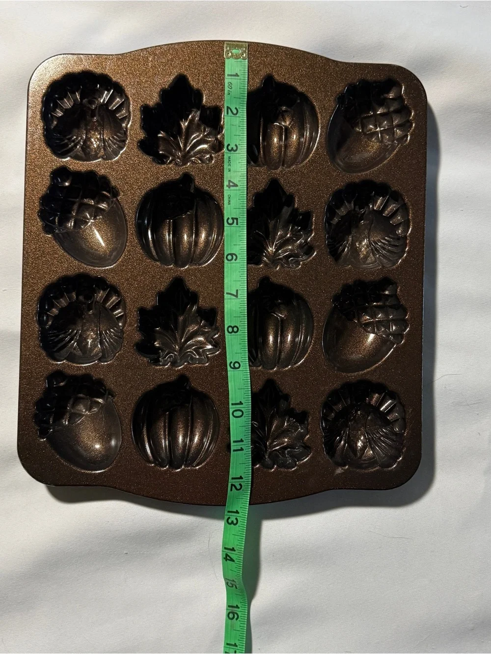 Nordic Ware Metallic Autumn Cakelet Fall-Shaped Mini Cake and Mold Pan
